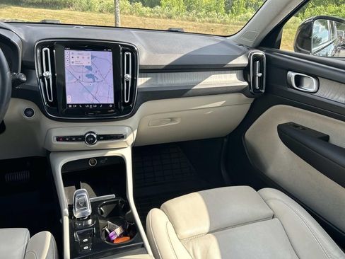 Used 2023 Volvo XC40 B5 Plus AWD/4WD image 24