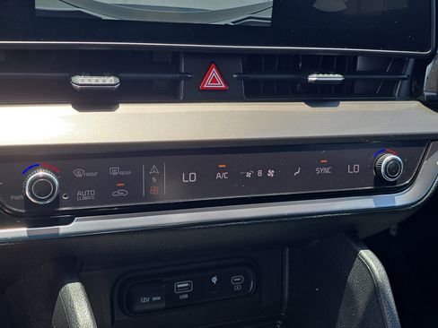 Certified 2025 Kia Sportage EX FWD image 24
