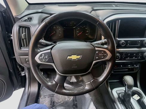 Used 2022 Chevrolet Colorado LT w/ LT Convenience Package AWD/4WD image 11