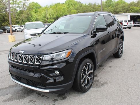 Used 2025 Jeep Compass Limited AWD/4WD image 3