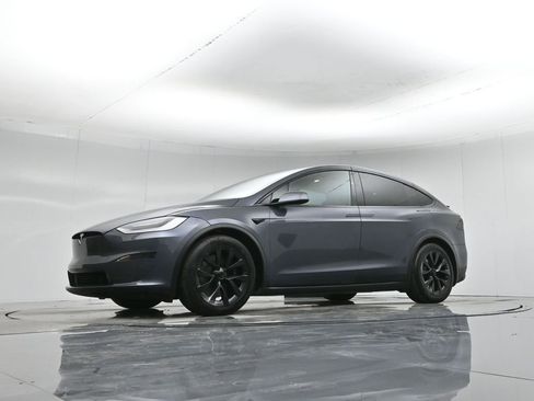 Used 2023 Tesla Model X image 46