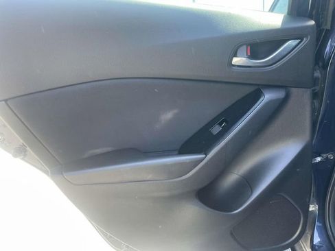 Used 2018 MAZDA MAZDA3 Sport FWD image 19
