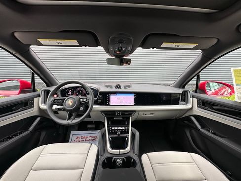 Certified 2025 Porsche Cayenne E-Hybrid AWD/4WD image 35