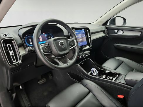 Used 2024 Volvo XC40 B5 Plus AWD/4WD image 9