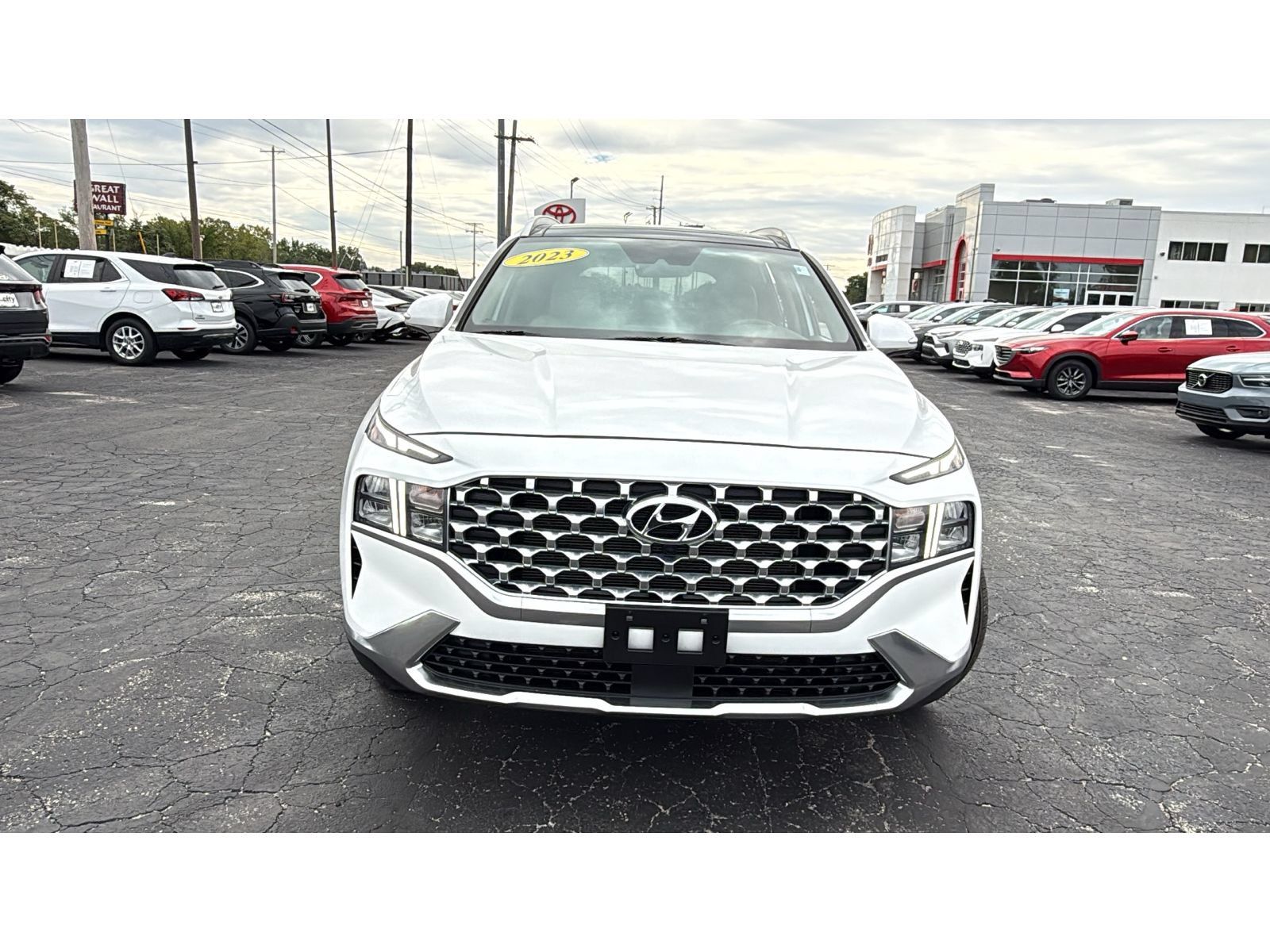 Used 2023 Hyundai Santa Fe SEL w/ Premium Package AWD/4WD image 2