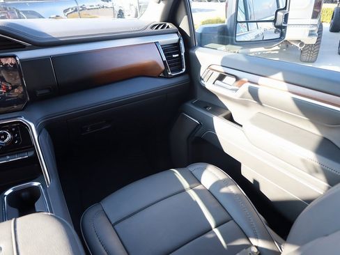 Used 2025 GMC Sierra 3500 Denali w/ Denali Reserve Package image 20