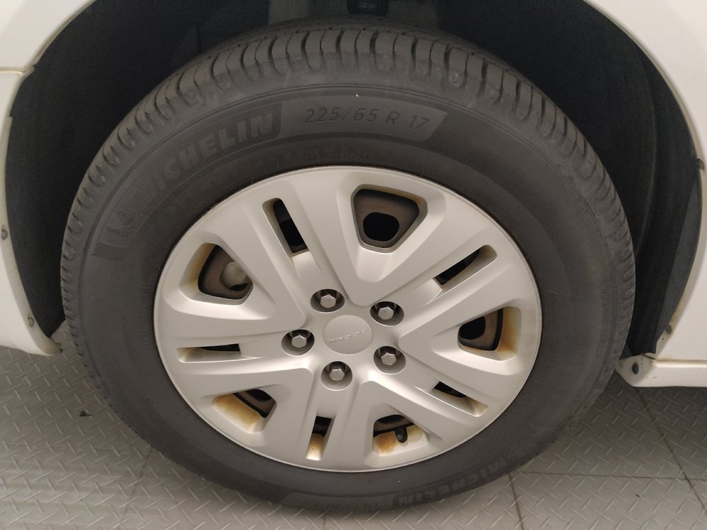 Used 2017 Dodge Grand Caravan SE FWD image 31
