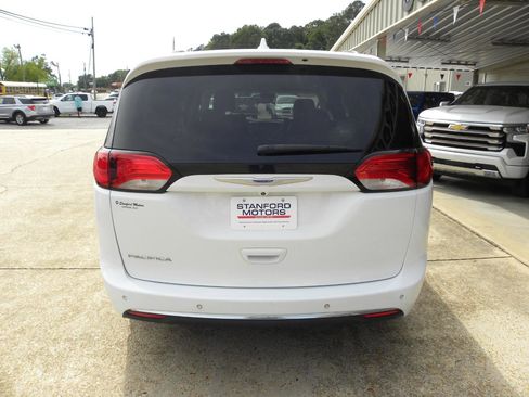 Used 2018 Chrysler Pacifica Touring-L w/ Advanced Safetytec Group FWD image 8