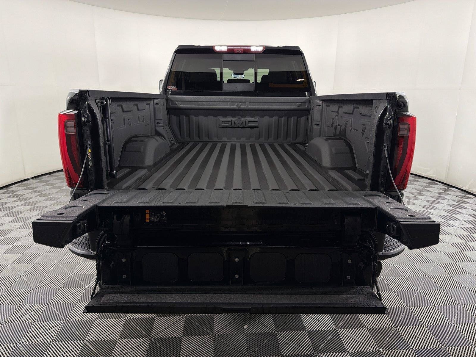 Used 2025 GMC Sierra 2500 Denali w/ Denali Reserve Package AWD/4WD image 18