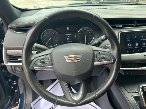 Used 2021 Cadillac XT4 Premium Luxury AWD/4WD image 15