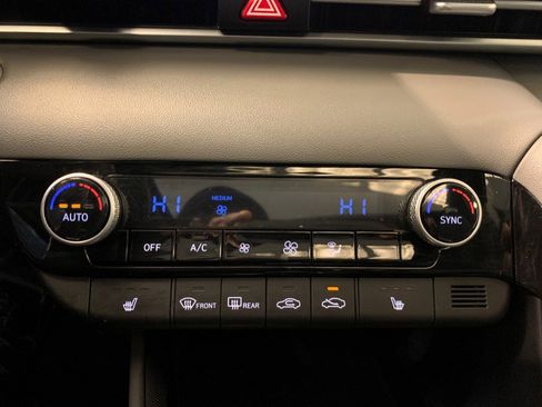 Used 2022 Hyundai Elantra SEL w/ Convenience + Premium Package image 32