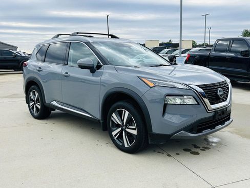Used 2023 Nissan Rogue SL AWD/4WD image 2