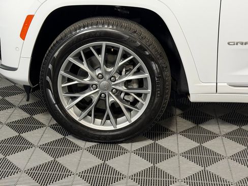 Used 2024 Jeep Grand Cherokee L Summit image 15
