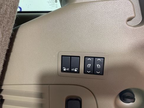 Used 2018 GMC Yukon SLT image 36