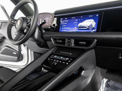 New 2025 Porsche Macan 4 Electric image 37