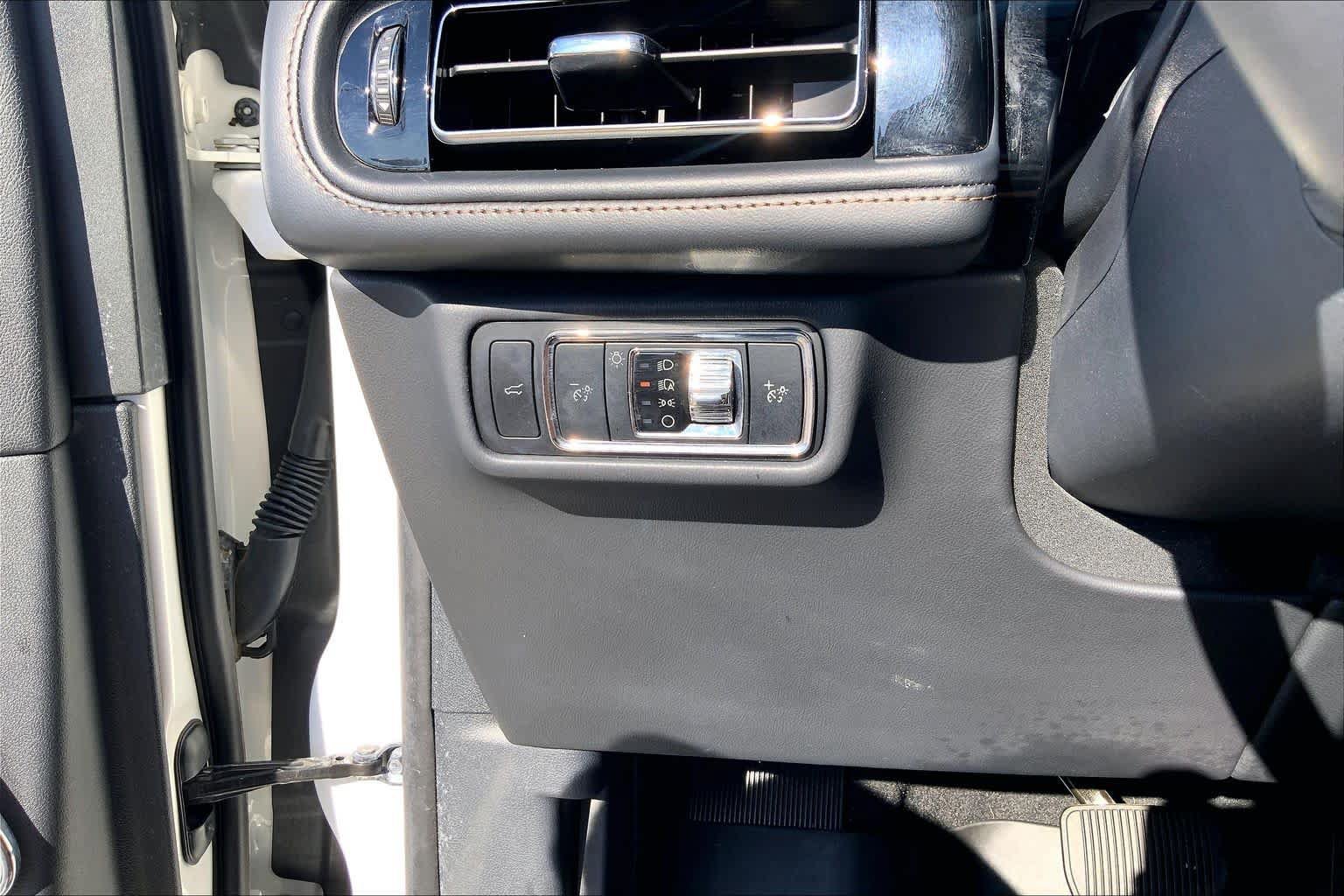 Used 2025 Lincoln Aviator Reserve w/ Equipment Group 201A AWD/4WD image 36