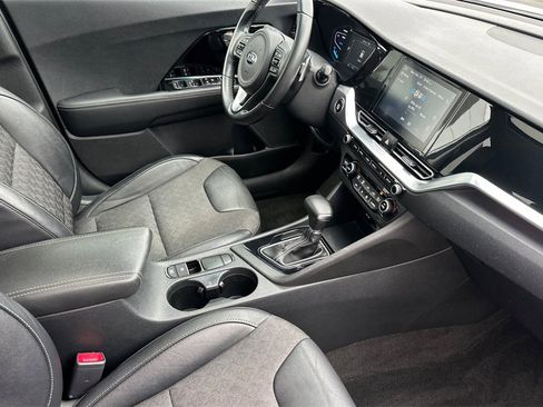 Used 2021 Kia Niro Touring image 19