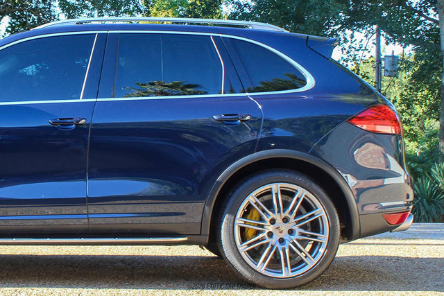 Used 2012 Porsche Cayenne Turbo AWD/4WD image 4