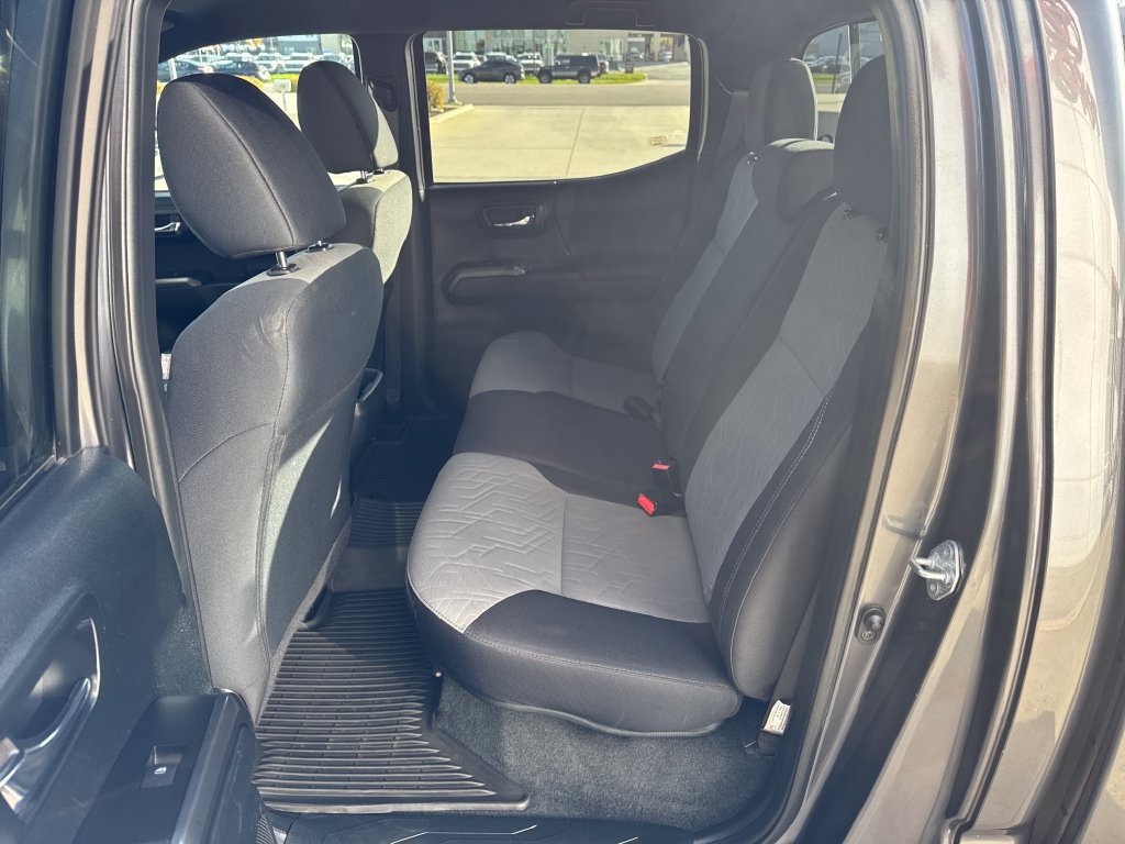 Certified 2022 Toyota Tacoma TRD Off-Road AWD/4WD image 23