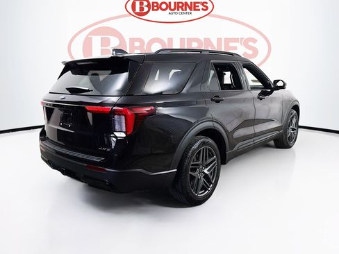 Used 2025 Ford Explorer ST-Line w/ ST-Line Street Pack AWD/4WD image 10