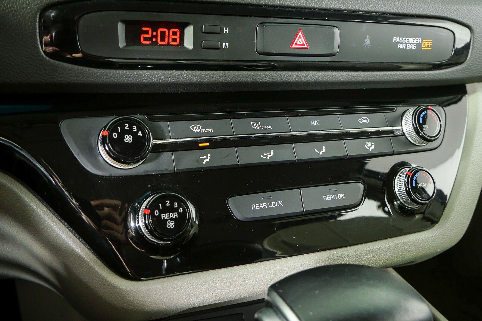 Used 2017 Kia Sedona LX w/ LX Essentials Premium Package FWD image 15