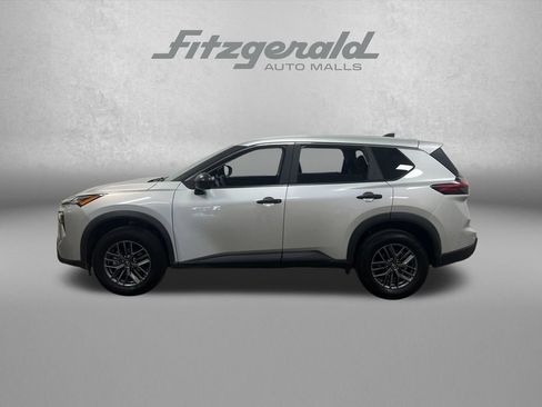 Used 2024 Nissan Rogue S FWD image 2