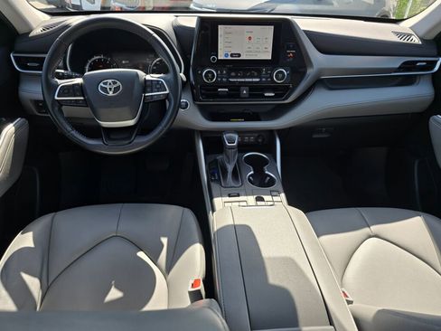 Used 2023 Toyota Highlander XLE AWD/4WD image 20