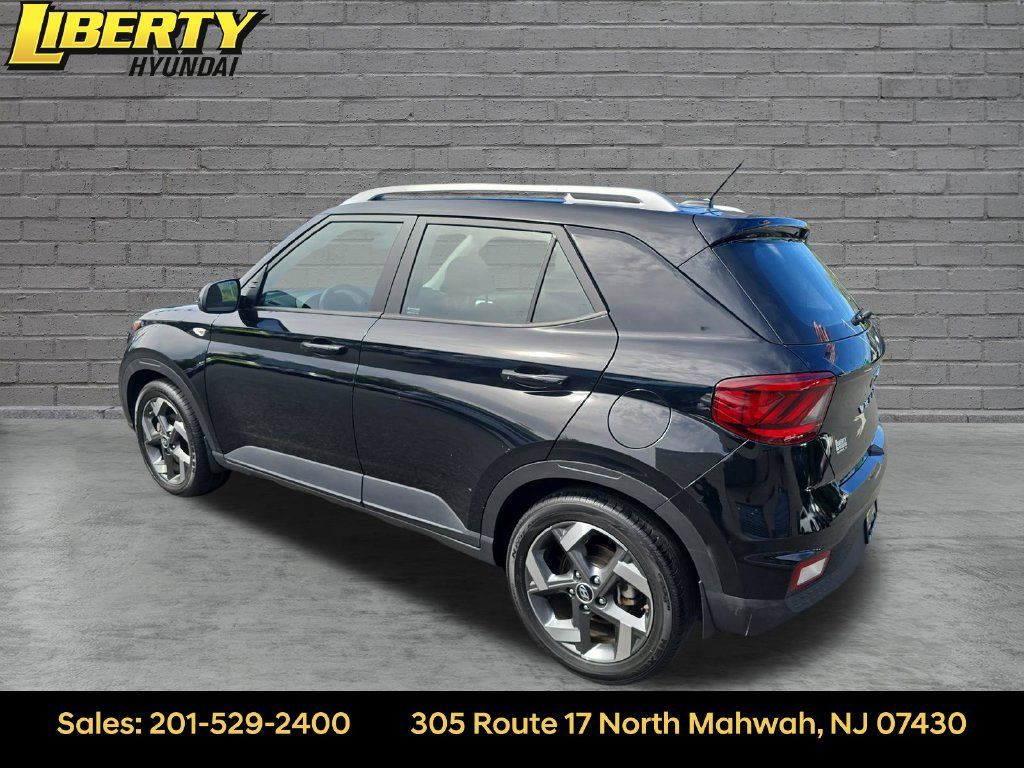 Certified 2023 Hyundai Venue SEL w/ Cargo Package FWD image 3