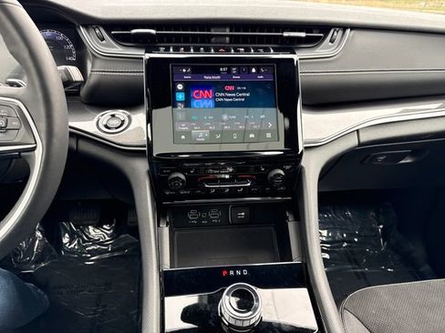 Used 2023 Jeep Grand Cherokee Altitude image 29