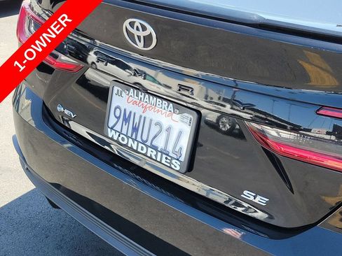 Used 2025 Toyota Camry SE FWD image 9