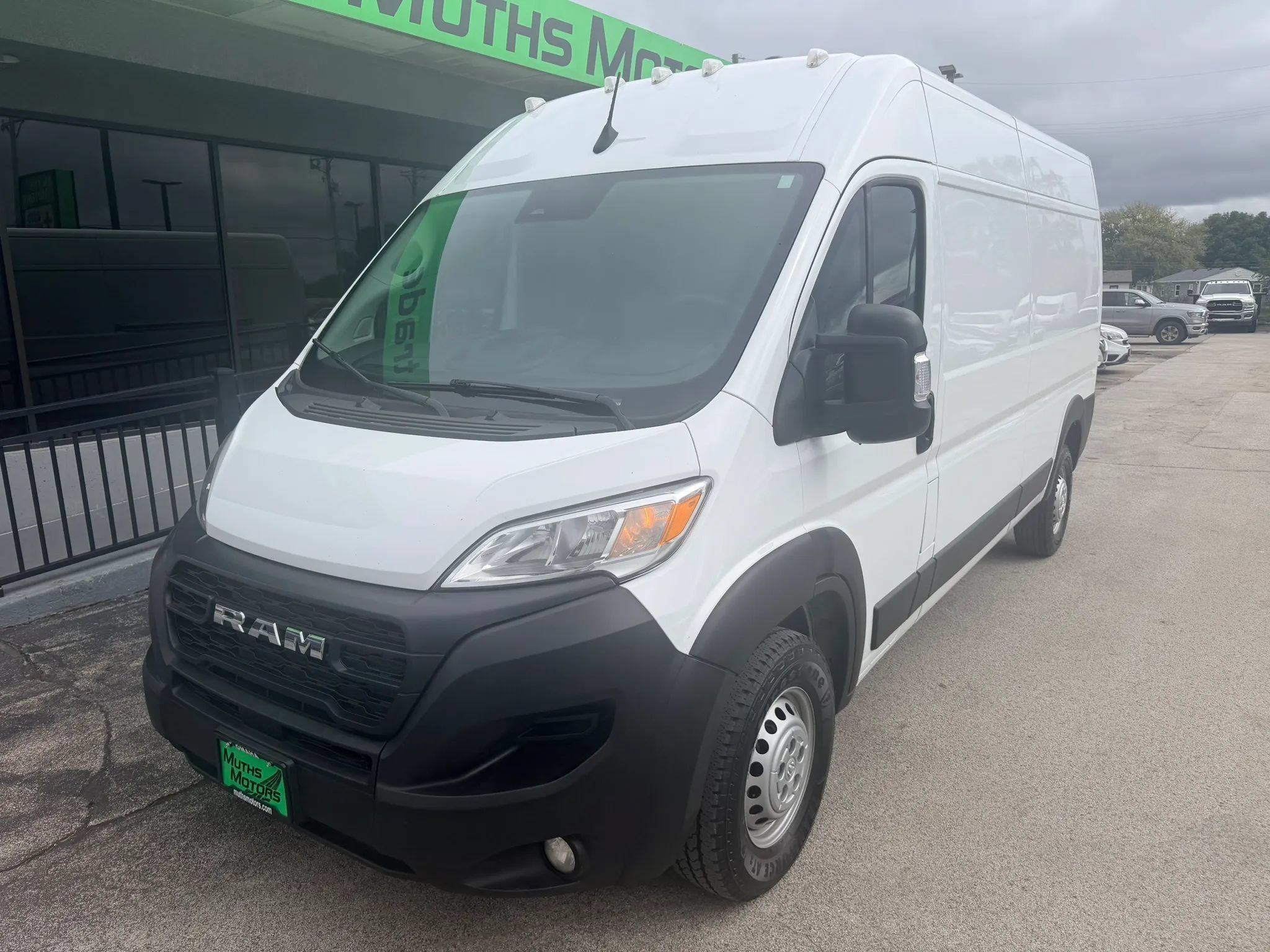 Used 2024 RAM ProMaster 2500 w/ Convenience Group FWD image 1