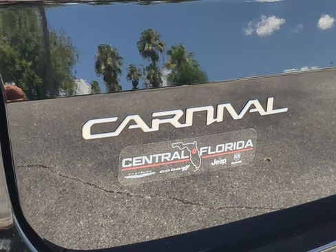 Used 2024 Kia Carnival EX FWD image 13