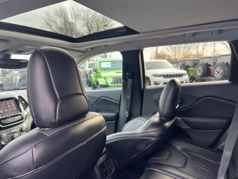 Used 2019 Jeep Cherokee Limited image 33