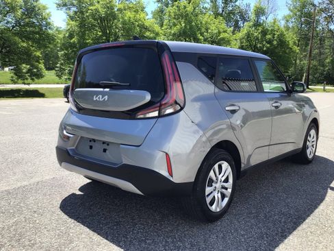 Used 2024 Kia Soul LX FWD image 7