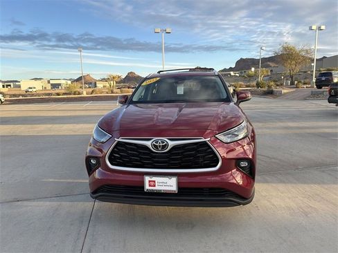 Certified 2022 Toyota Highlander XLE image 2