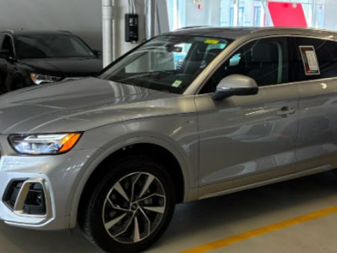 Used 2022 Audi Q5 2.0T Premium Plus w/ Premium Plus Package AWD/4WD image 2