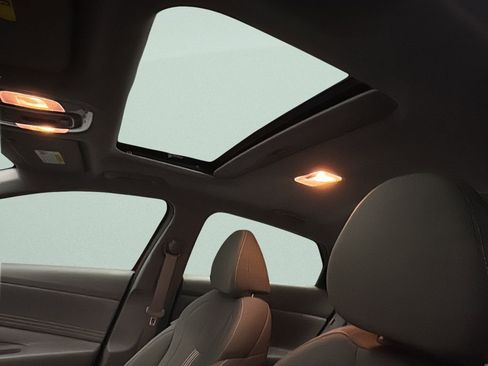 Used 2025 Hyundai Elantra SEL image 11