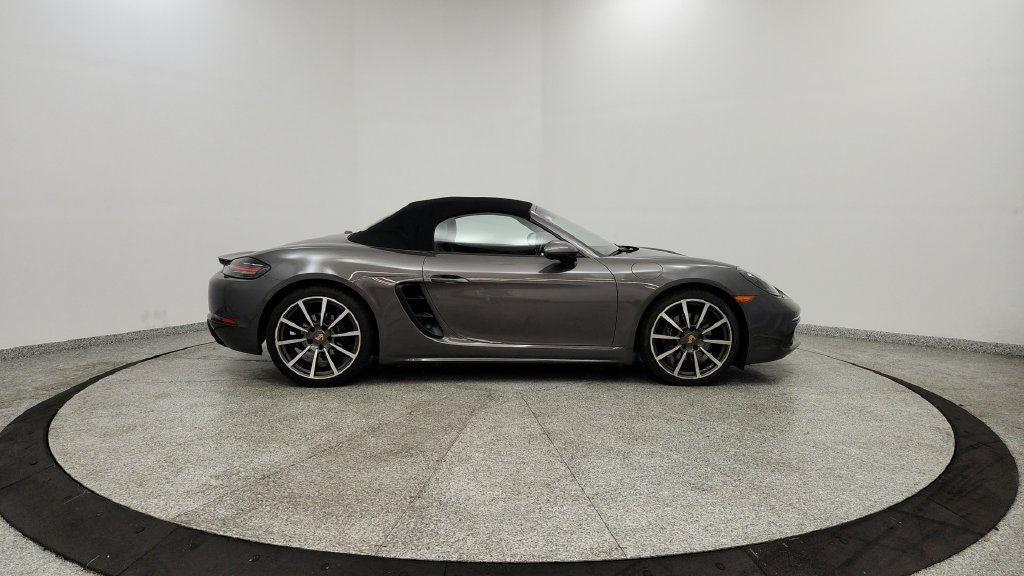 Used 2017 Porsche 718 Boxster RWD image 6