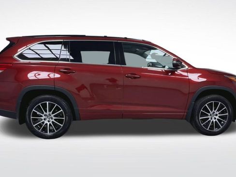 Used 2018 Toyota Highlander SE AWD/4WD image 9