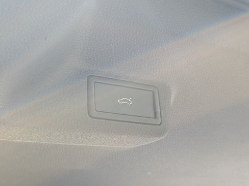 Used 2025 Volkswagen ID. Buzz Pro S Plus RWD image 21