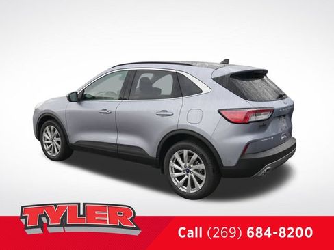 Used 2022 Ford Escape Titanium w/ Titanium Elite Package AWD/4WD image 5
