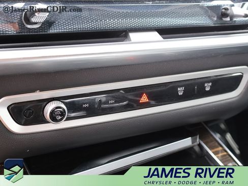 Used 2025 BMW X7 xDrive40i AWD/4WD image 39