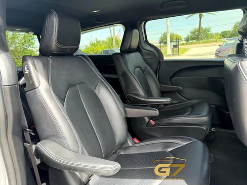 Used 2024 Chrysler Pacifica Limited FWD image 22