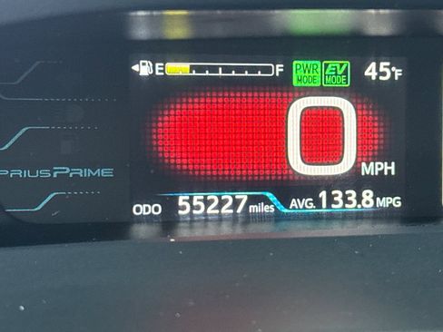 Used 2017 Toyota Prius Prime Advanced image 31