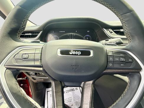 Used 2023 Jeep Grand Cherokee L Limited AWD/4WD image 24