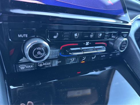 Used 2023 Jeep Grand Cherokee Overland w/ Rear Seat Video Group I image 27