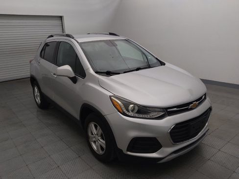 Used 2021 Chevrolet Trax LT w/ LT Convenience Package FWD image 13