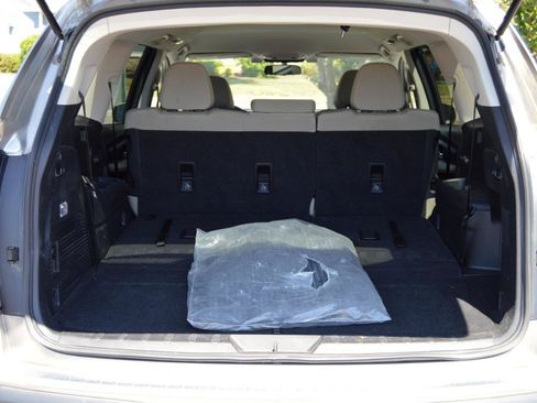 Used 2019 Subaru Ascent Premium AWD/4WD image 16