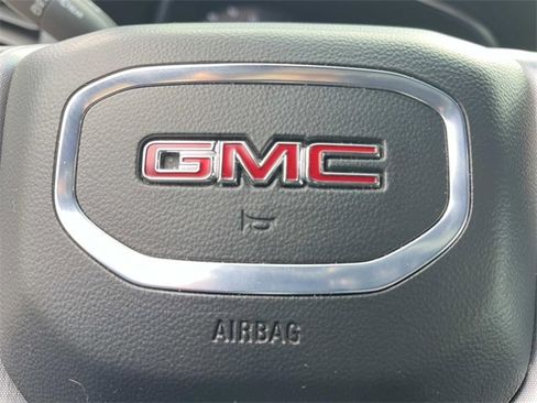 Used 2024 GMC Yukon SLT image 35