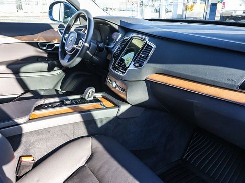 Used 2025 Volvo XC90 B5 Plus w/ Protection Package Premier image 17